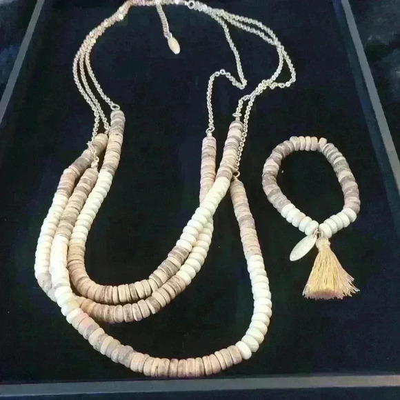 Plunder Gold Tone 'April Posse' Necklace and bracelet - Picture 1 of 4